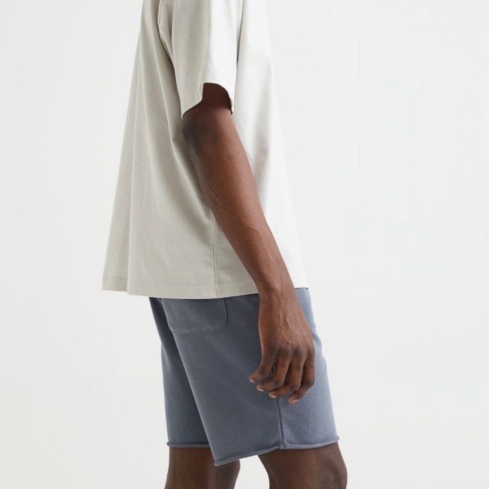 Mens H&M Regular-Fit Raw-Edge Hem French Terry Sweat Shorts - Dark Grey - Size M - Picture 7 of 11